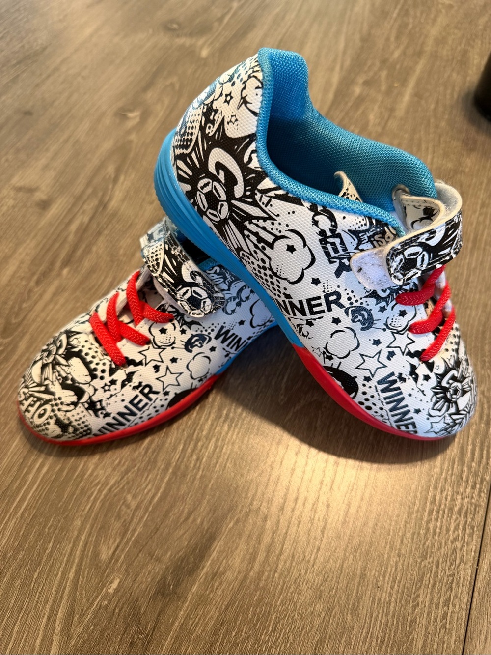 Kids Graphic 'Winner' indoor soccer shoes - White, Black, Red & Blue